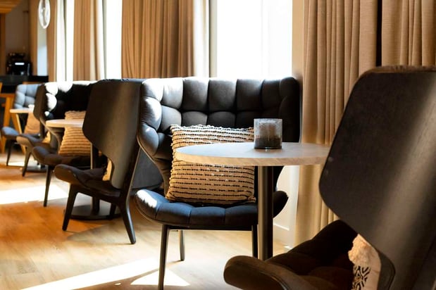 Images The Lloyd Stamford, Tapestry Collection by Hilton