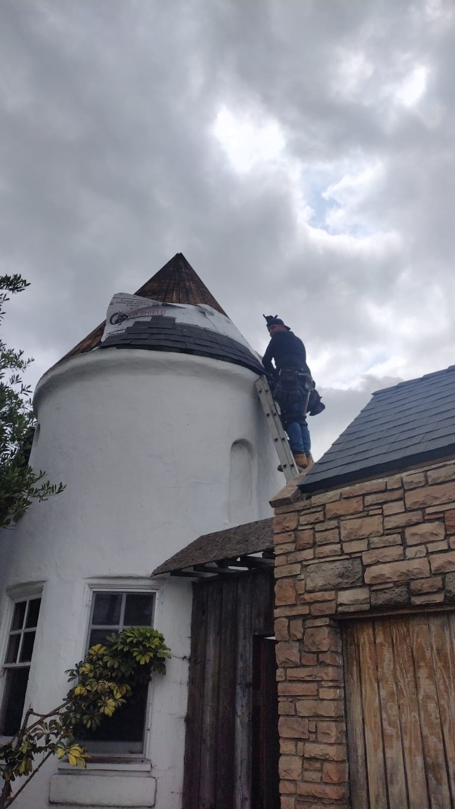 Centennial Roofing LLC- roofing services