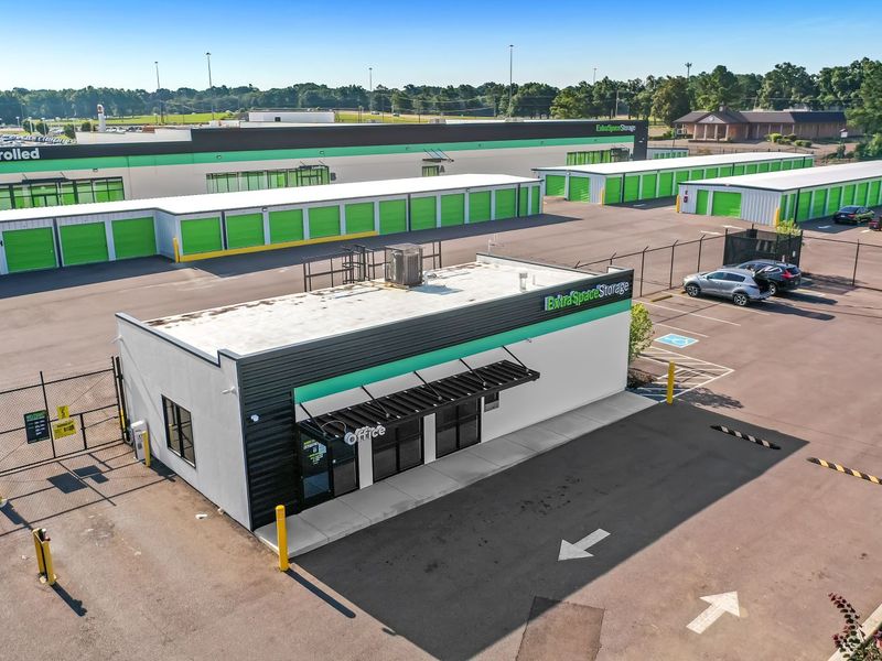 Beauty Image - Extra Space Storage at 4600 Millbranch Rd, Memphis, TN 38116