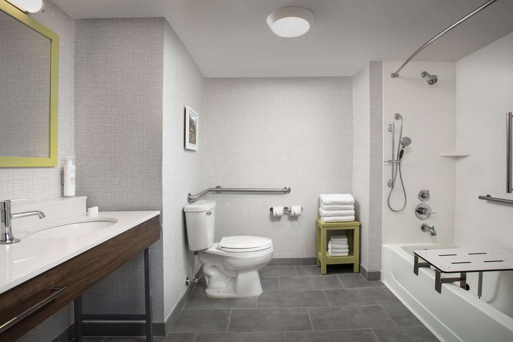 Guest room bath