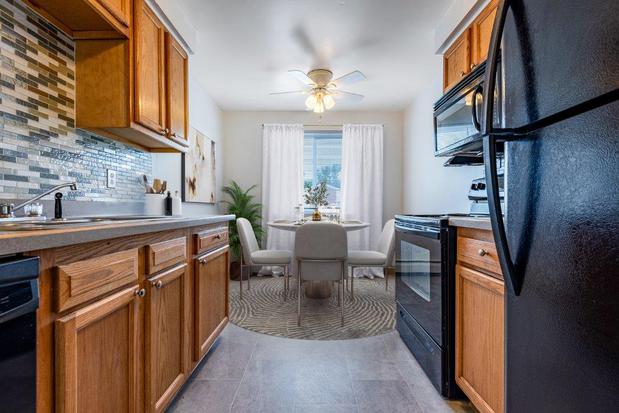 Images Glenbrook Manor Apartment Homes