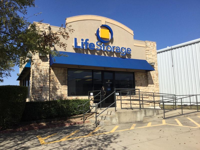 Images Life Storage - Dallas