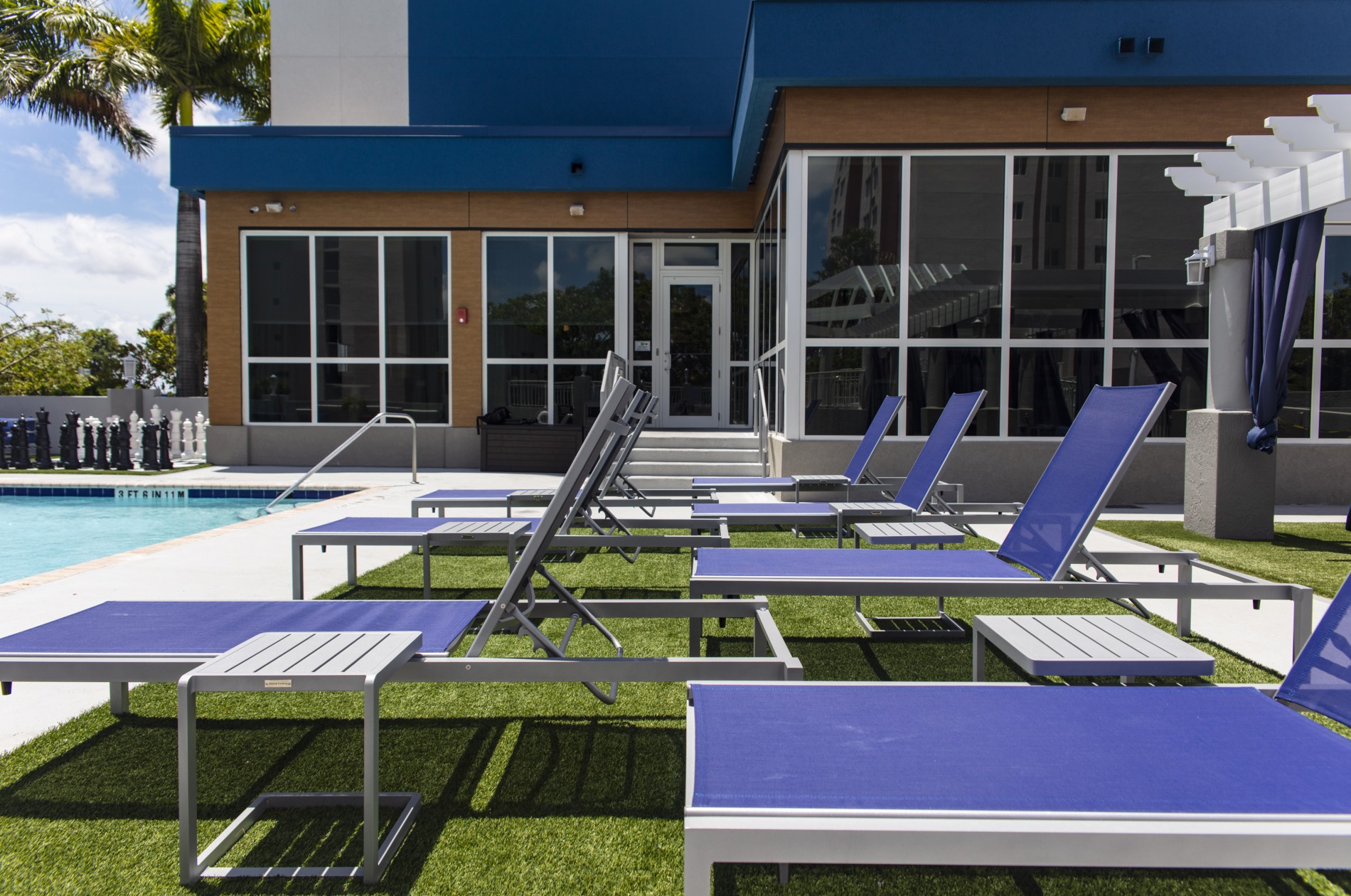 Hampton Inn & Suites by Hilton Miami Airport South / Blue Lagoon - Pool Area