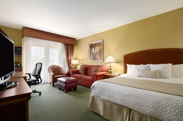Images Embassy Suites by Hilton Greensboro Airport