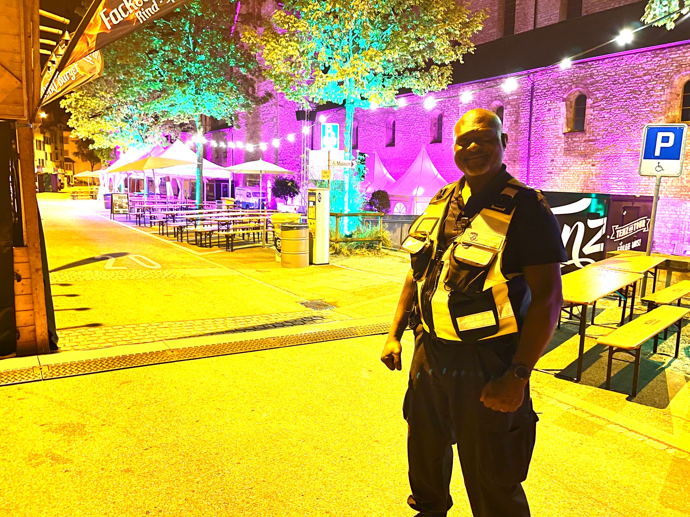 Bilder DHALi Gebäudereinigung