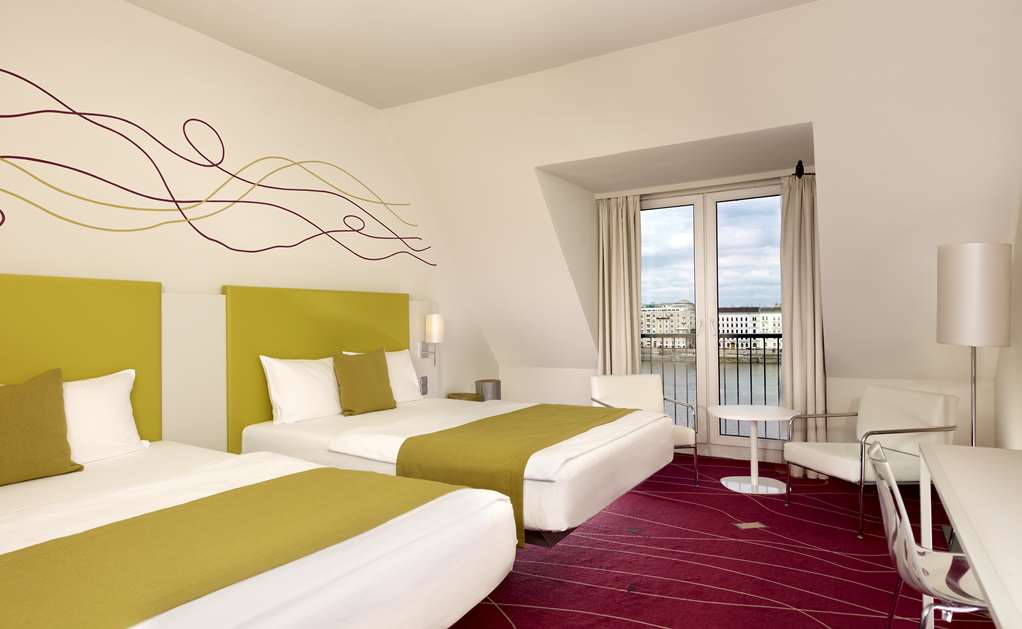 Superior Room with Danube view with twin beds Park Plaza Budapest Budapest (06 1) 487 9487