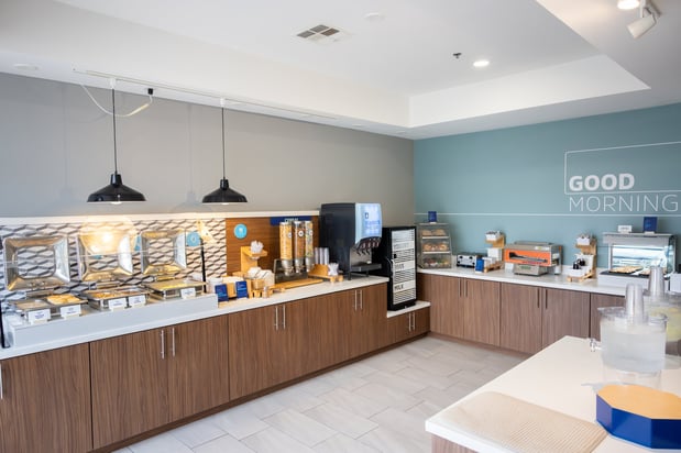 Images Holiday Inn Express & Suites Wichita Airport by IHG