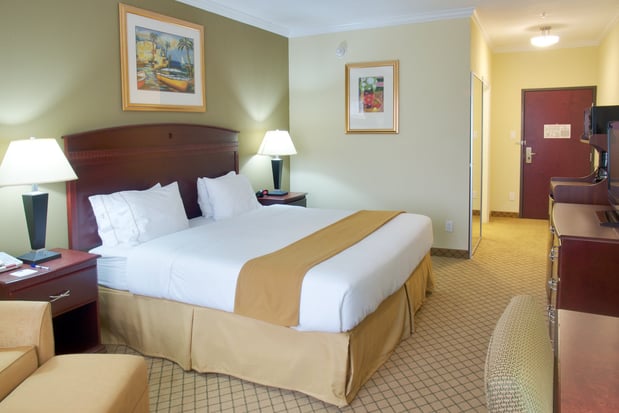 Images Holiday Inn Express & Suites Winnie by IHG
