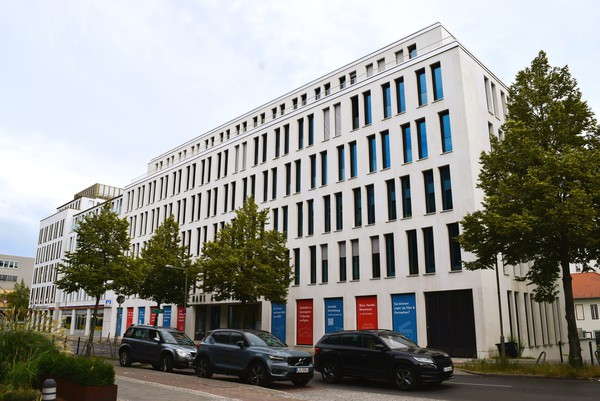 Bilder pluss Berlin - Care People (Medizin/Pflege) & Bildung & Soziales