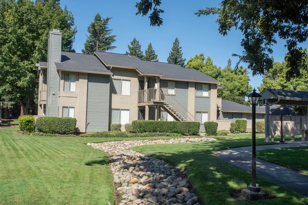 Images Delta Pointe Apartments
