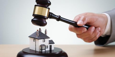 4 Frequently Asked Questions About Selling Property at Auction