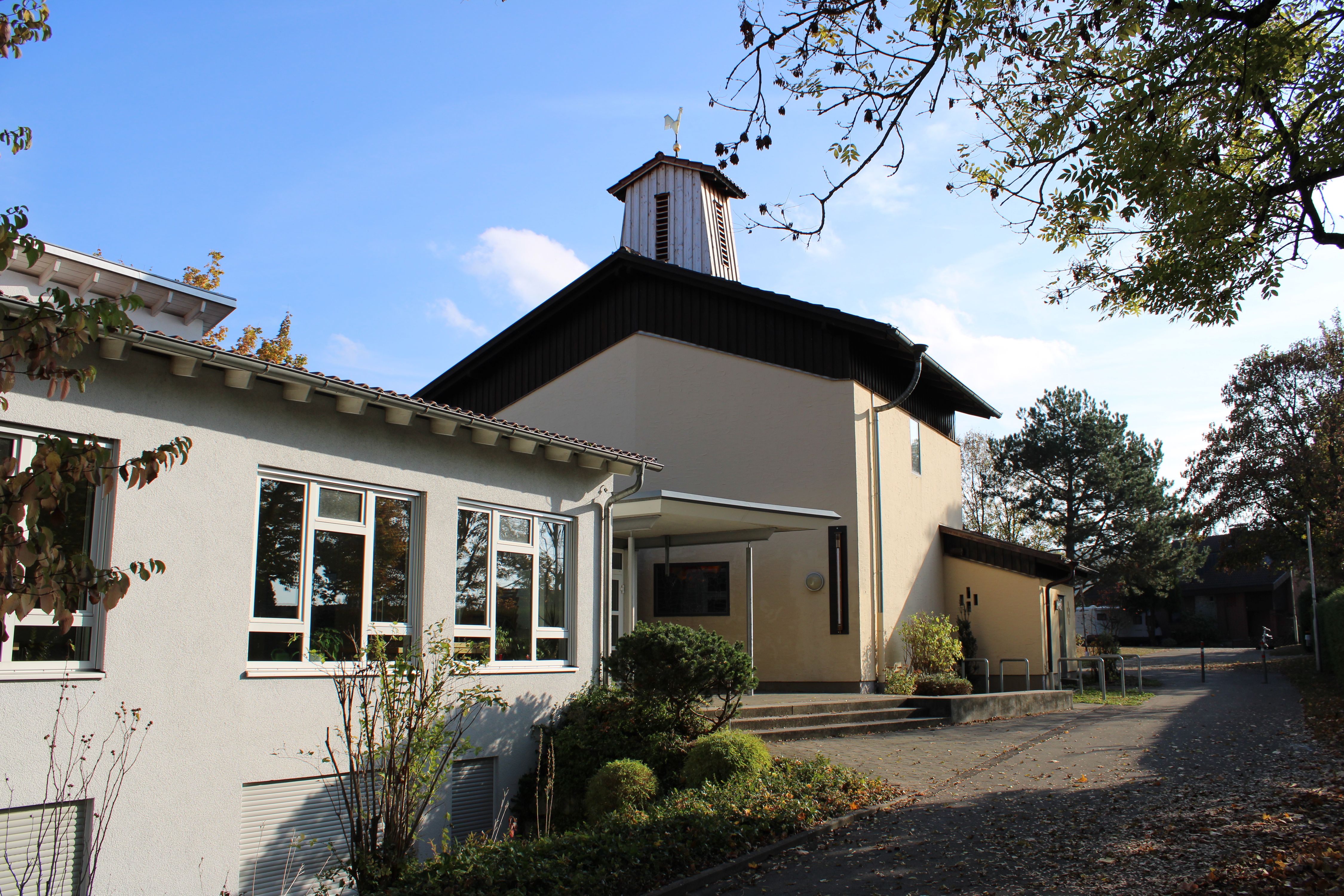 Auferstehungskirche - Evangelische Kirchengemeinde Waldrems-Heiningen, Neckarstraße 88 in Backnang