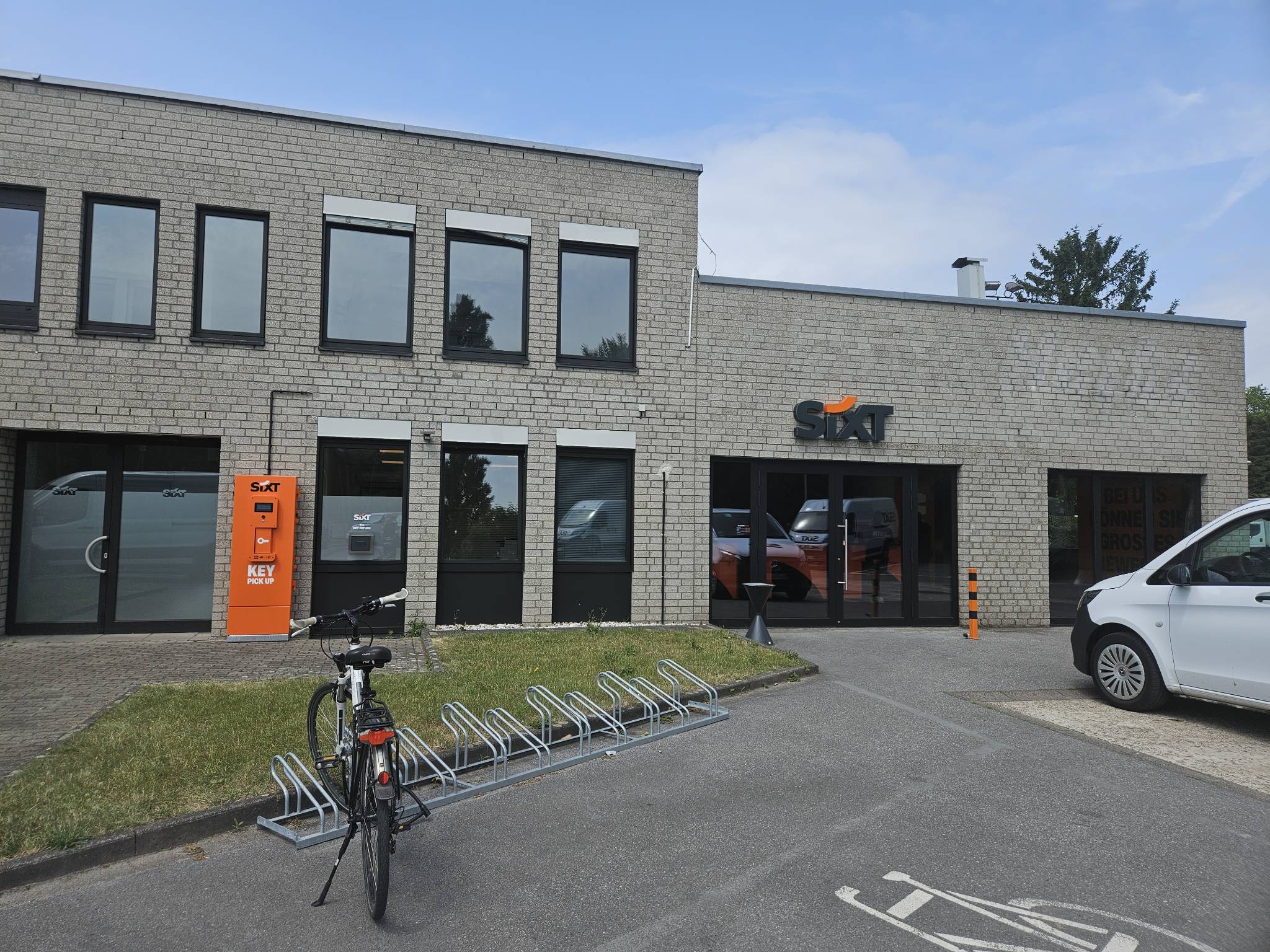 SIXT Truck Center Düsseldorf, Tilde-Klose-Weg 2-4 in Düsseldorf