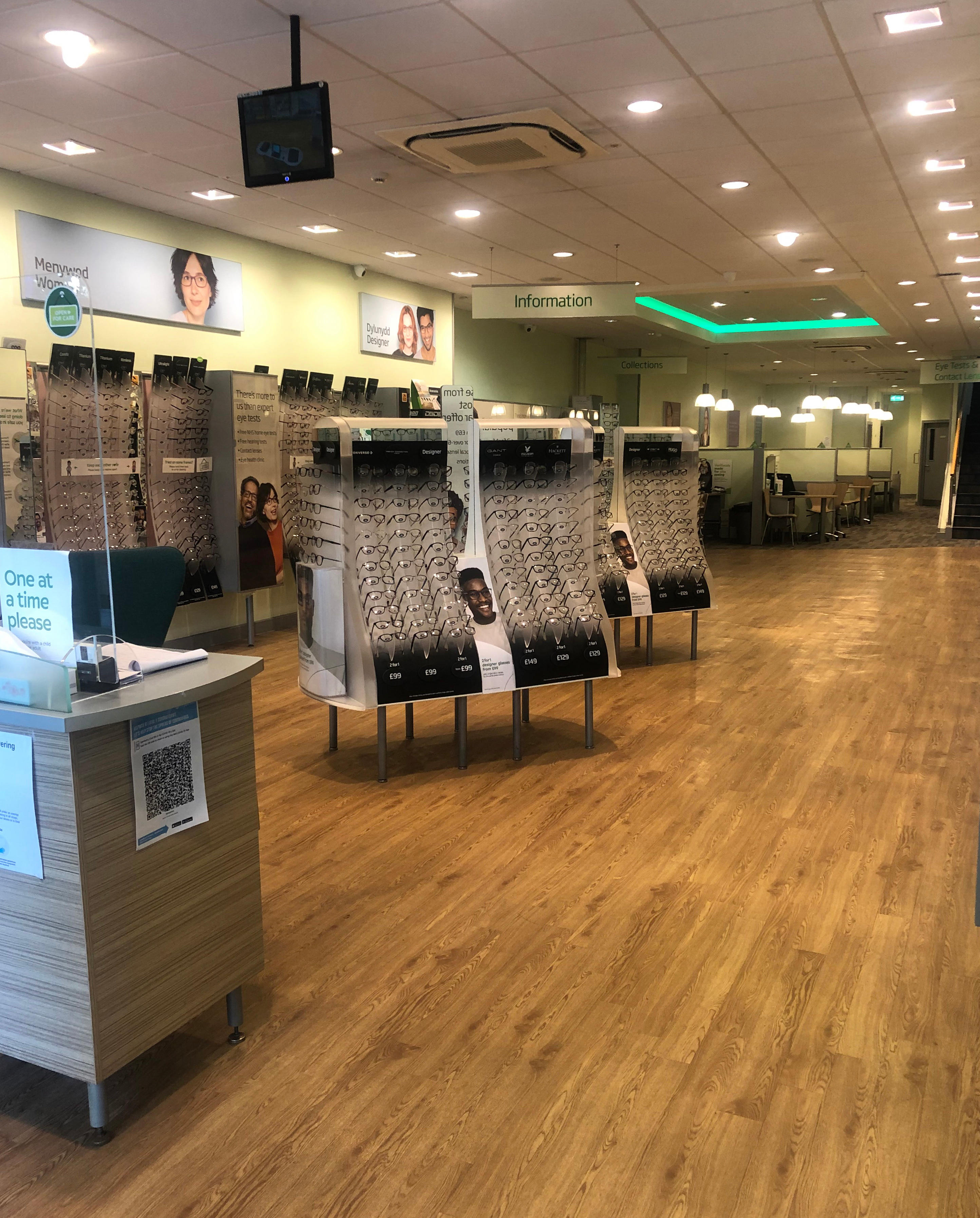 Cardiff - Queen Street Specsavers Specsavers Opticians and Audiologists - Cardiff Cardiff 02920 390297