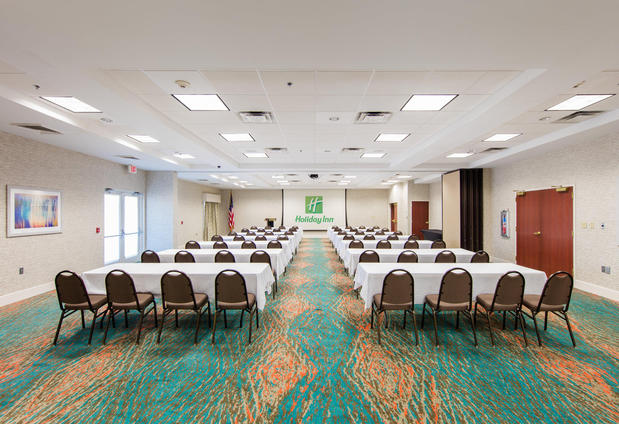 Images Holiday Inn & Suites Lake City, an IHG Hotel