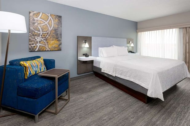 Images Hampton Inn & Suites Kansas City-Country Club Plaza
