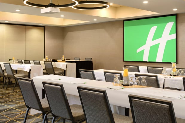 Images Holiday Inn & Suites Oakland - Airport by IHG