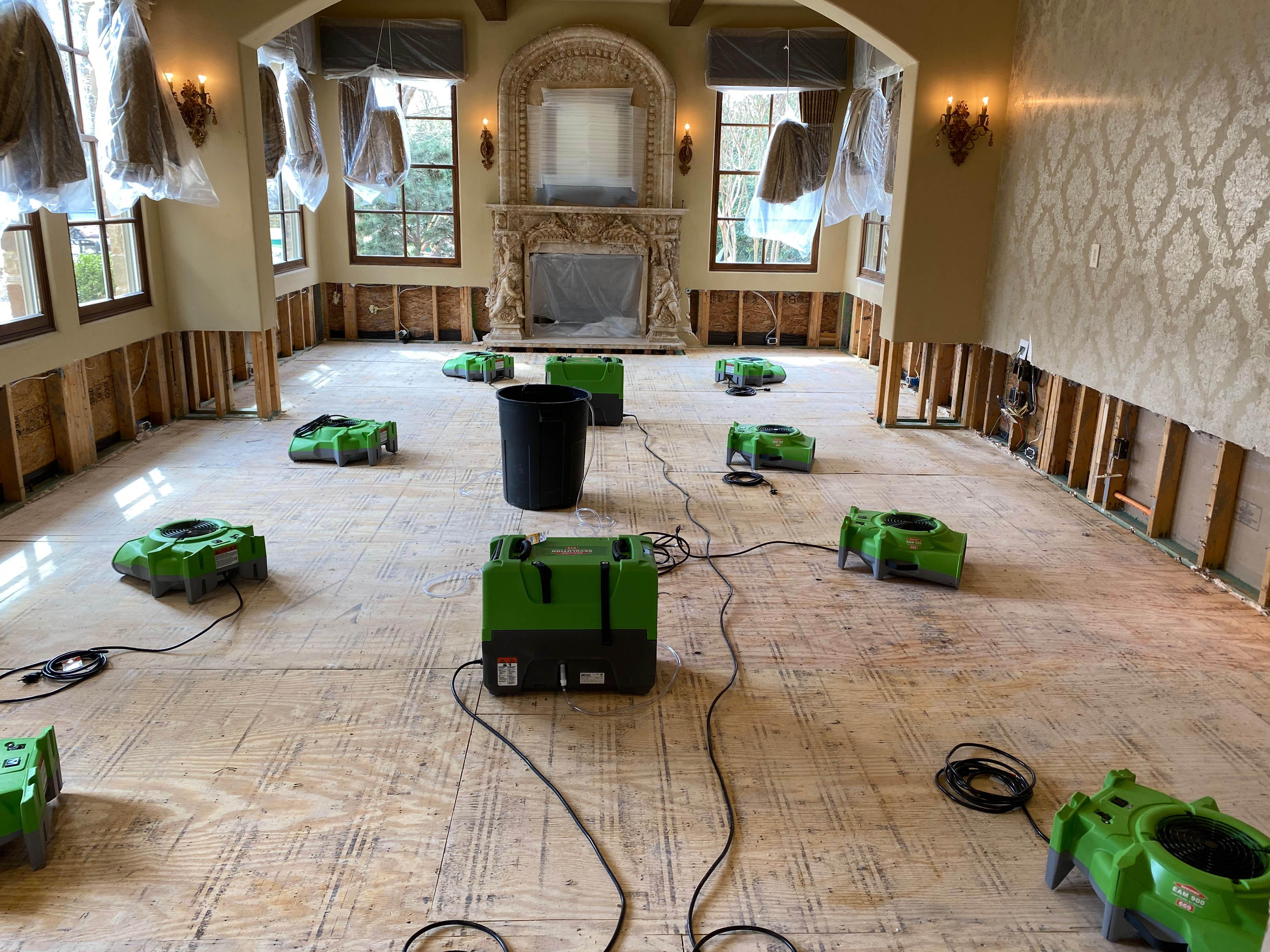 From plumbing leaks to floods, water damage can occur in a variety of ways. Our SERVPRO Park Ridge/ North Rosemont and South Des Plaines team can put an end to it, no matter how it starts! Call us  to schedule service for your home or business in  Park Ridge, IL.