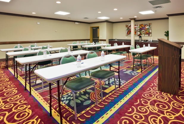 Images Holiday Inn Express & Suites Birmingham - Inverness 280 by IHG