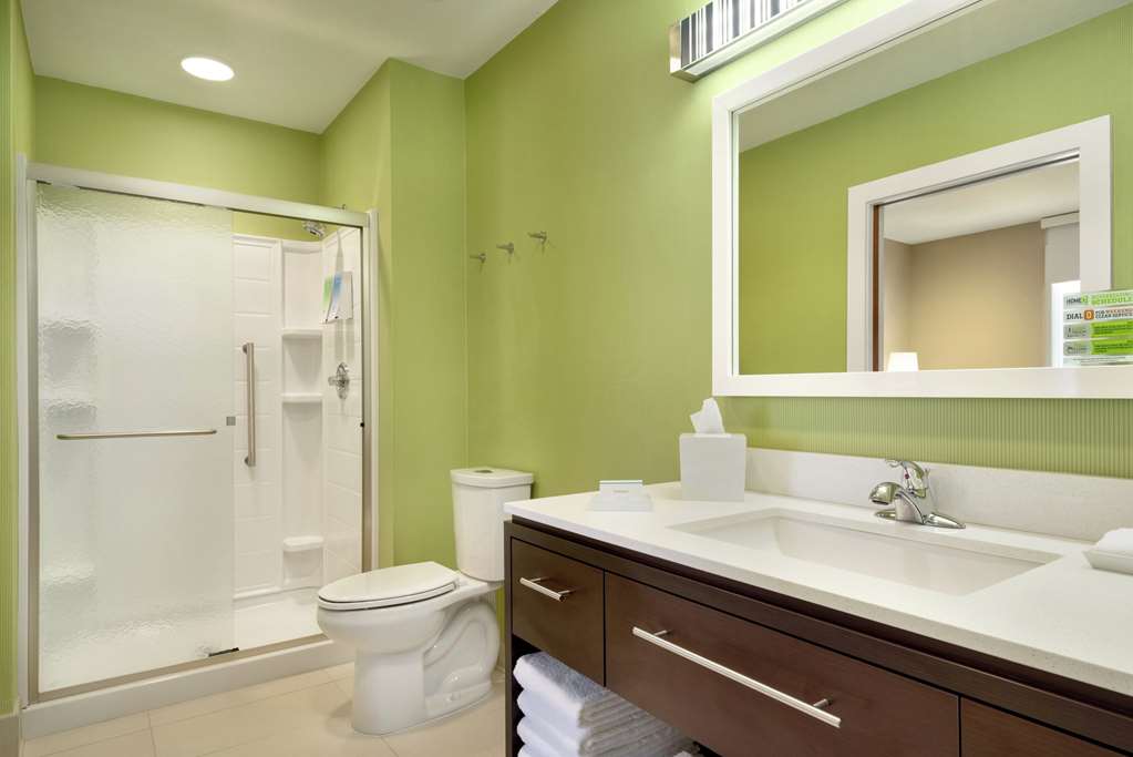 Guest room bath