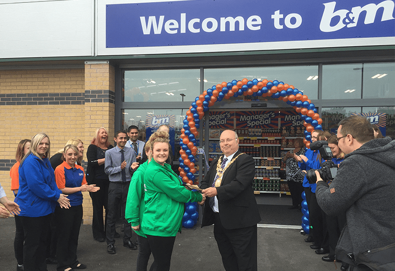 Wednesbury store opening by representatives from St. Giles Hospice and the Mayor Derek Rowley.
