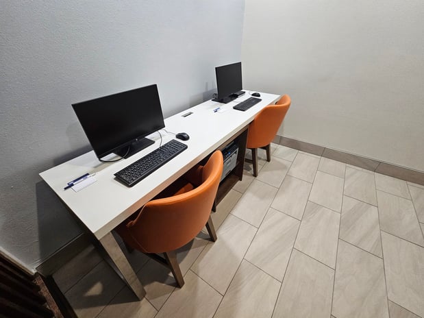 Images Holiday Inn Express & Suites Cincinnati-Blue Ash by IHG