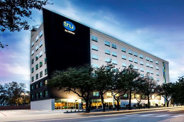 Images Tru by Hilton Dallas Market Center