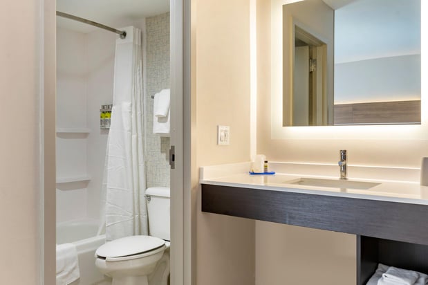 Images Holiday Inn Express & Suites Albuquerque Midtown by IHG