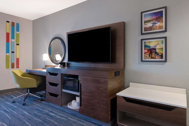 Images Hampton Inn & Suites Marina