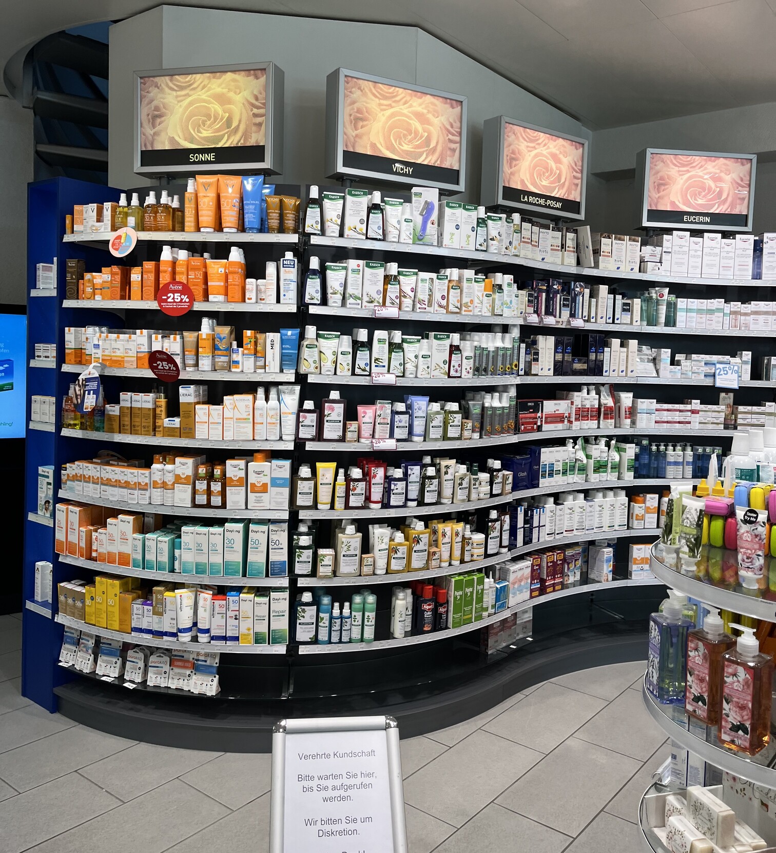 Amavita Apotheke Riehen, Webergässchen 6 in Riehen