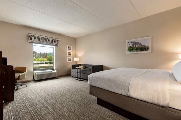 Images Hampton Inn & Suites Pittsburgh/Waterfront-West Homestead