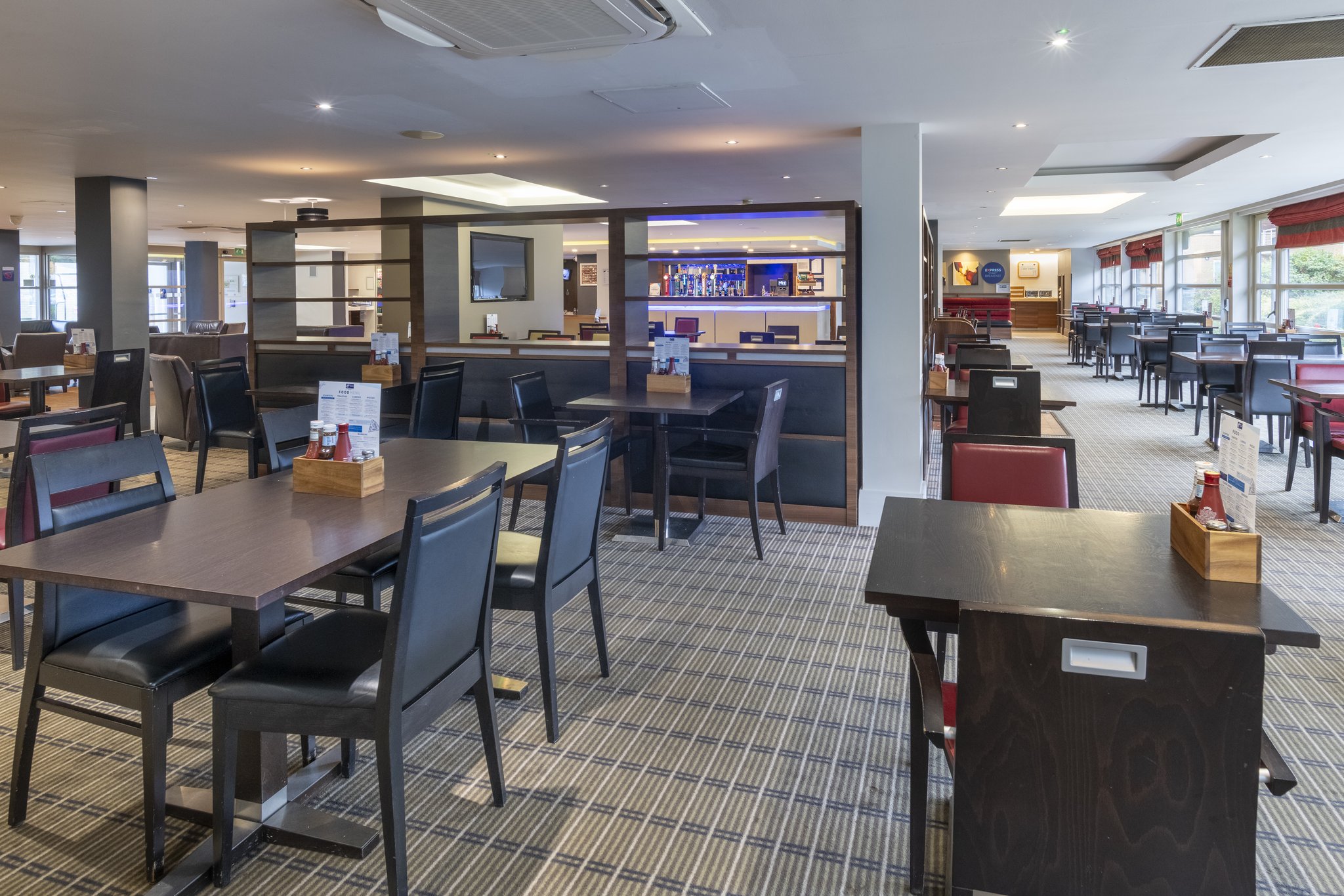 Images Holiday Inn Express Milton Keynes by IHG