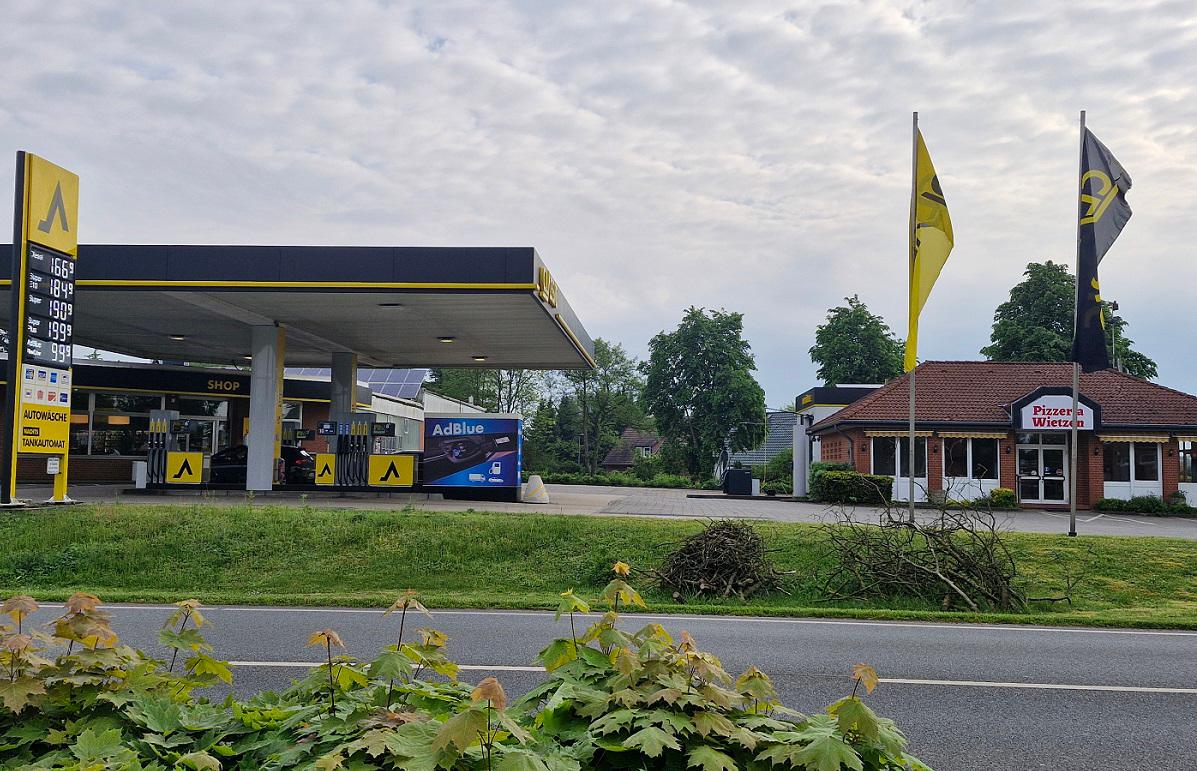 Bild 3 CLASSIC Tankstelle in Wietzen