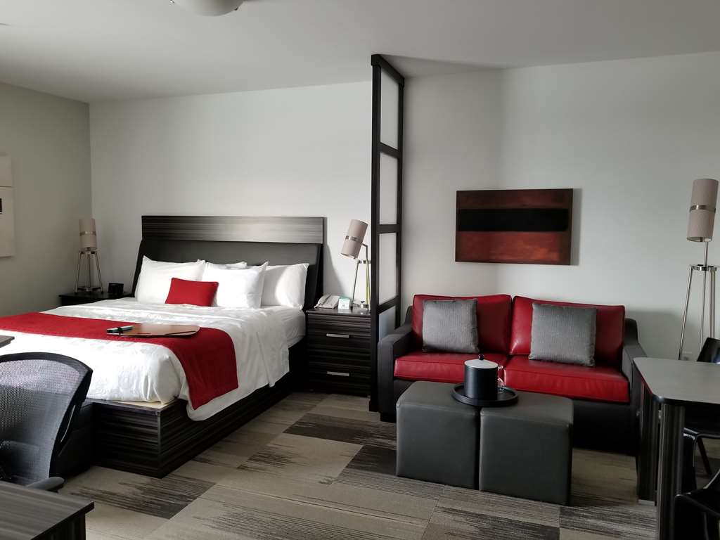 One King Bed Suite Best Western Plus Airport Inn & Suites Saskatoon (306)986-1514