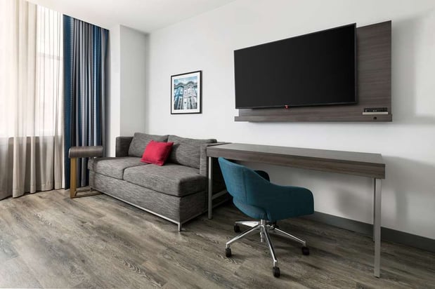 Images Hampton Inn & Suites Baltimore Inner Harbor
