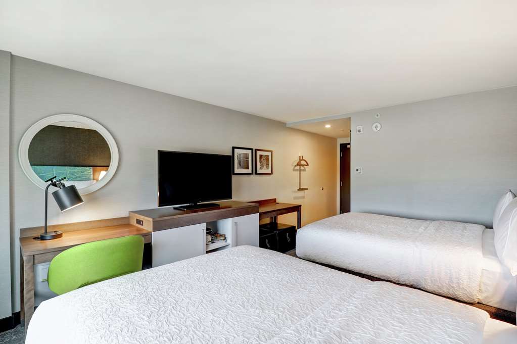 Guest room Hampton Inn by Hilton St. Catharines Niagara St. Catharines (905)934-5400