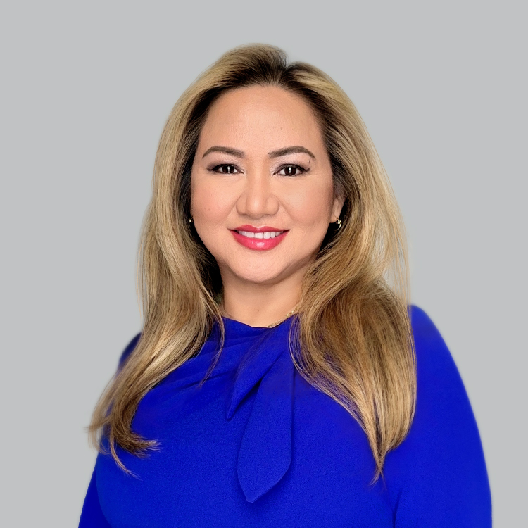 Headshot of Adelle R. Tan, a wealth advisor at Chase