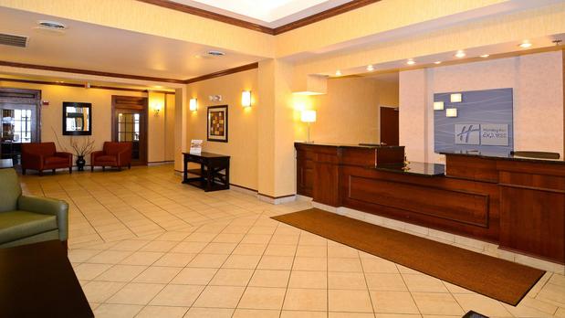 Images Holiday Inn Express & Suites Fort Atkinson, an IHG Hotel