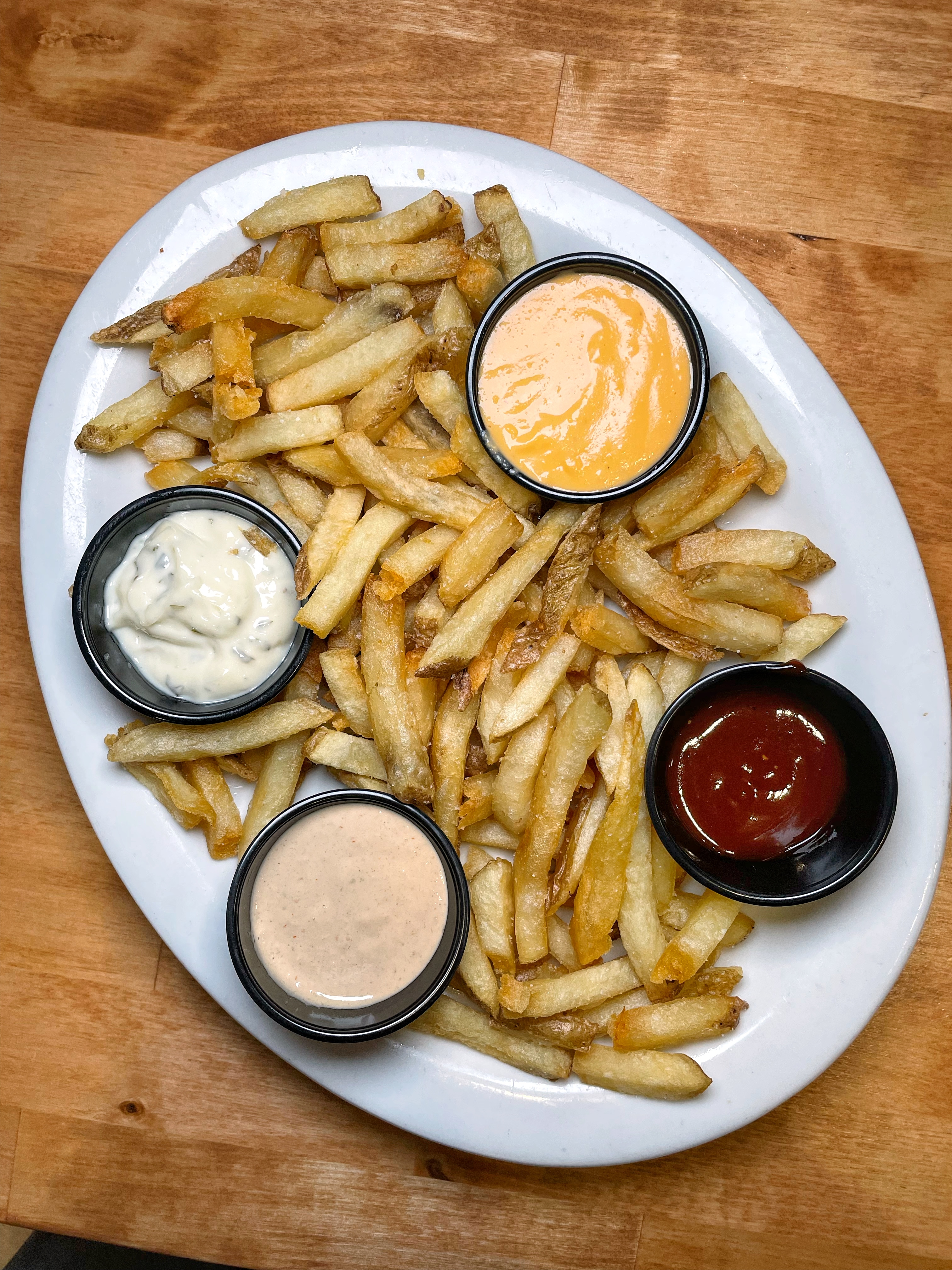 HANDCRAFT FRIES AND DIPPING SAUCES