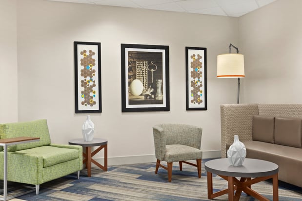Images Holiday Inn Express & Suites Akron Regional Airport Area by IHG