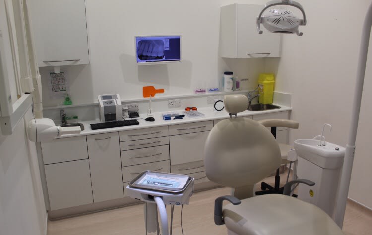 Smile Tech Dental & Implant Centre Greenhithe 01322 686462