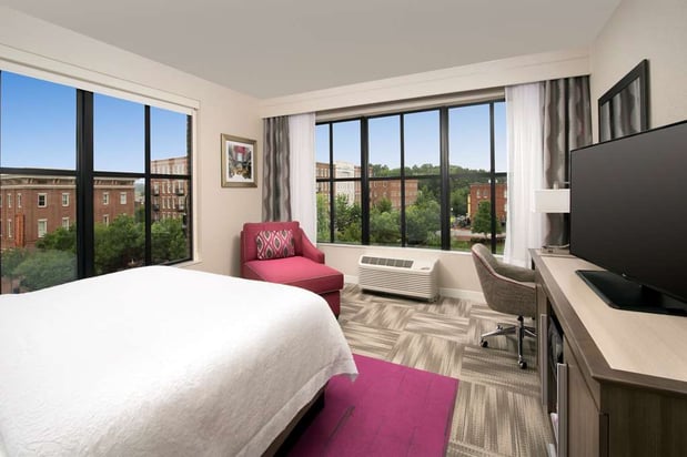 Images Hampton Inn Huntsville/Village of Providence