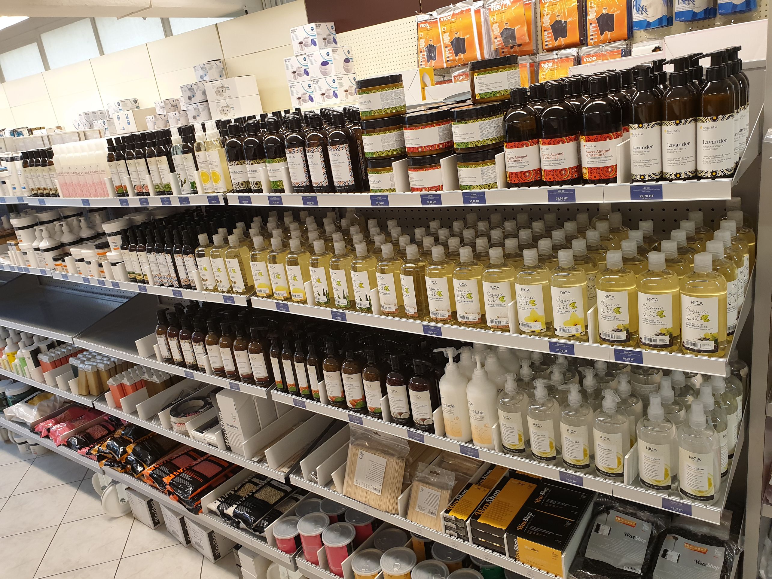 Bilder CEPACO SA // GENEVE // Fournitures professionnelles pour Coiffeurs, Instituts de beauté et Ongleries