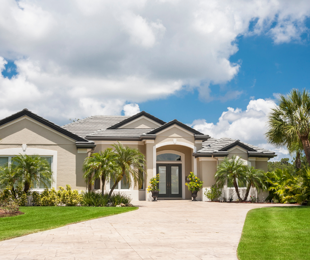 Images Tetyana Hanna, Sarasota Real Estate Agent 〡 KW Coastal Living III