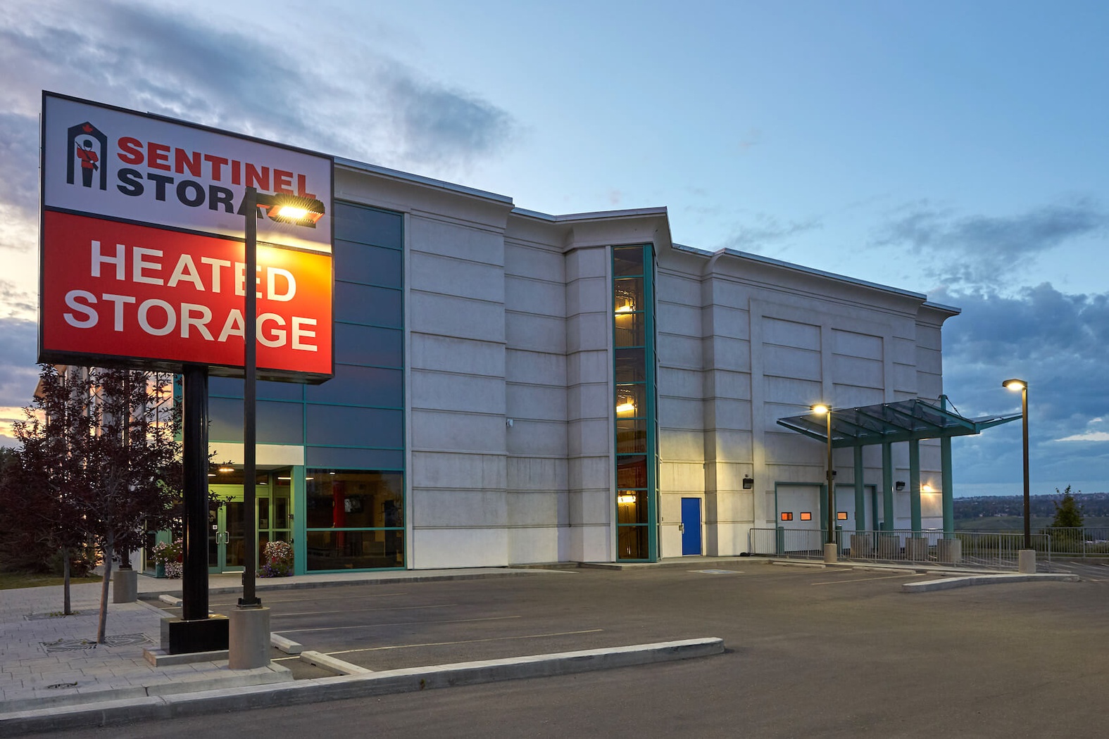 Images Sentinel Storage - Calgary Bowness