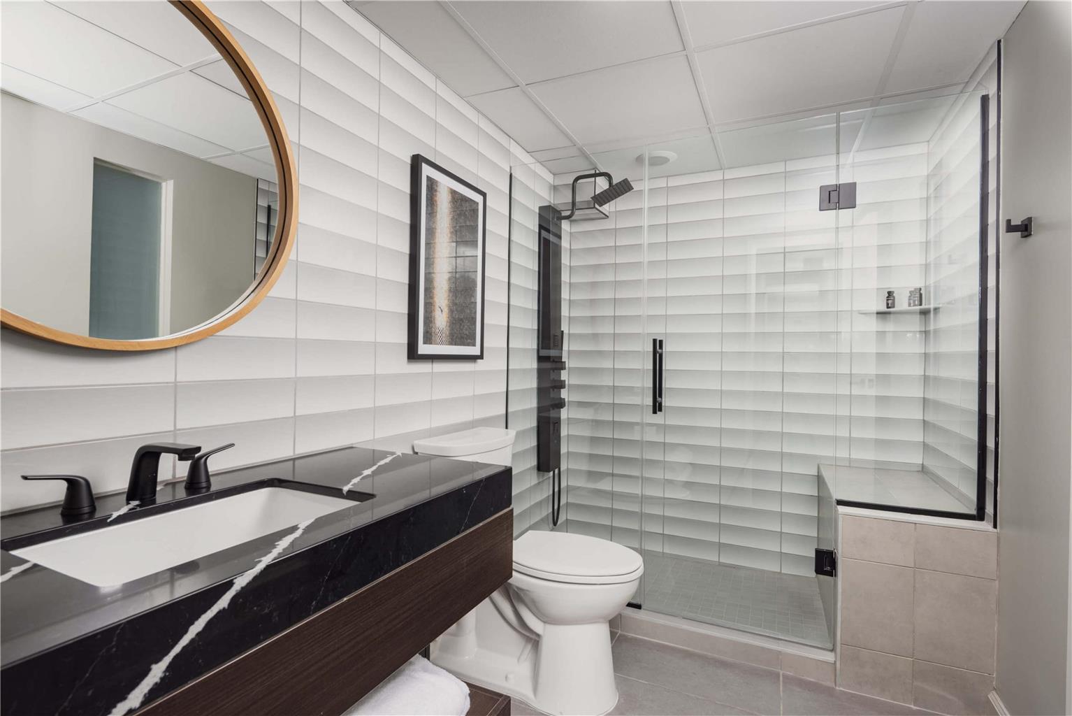 Guest room bath