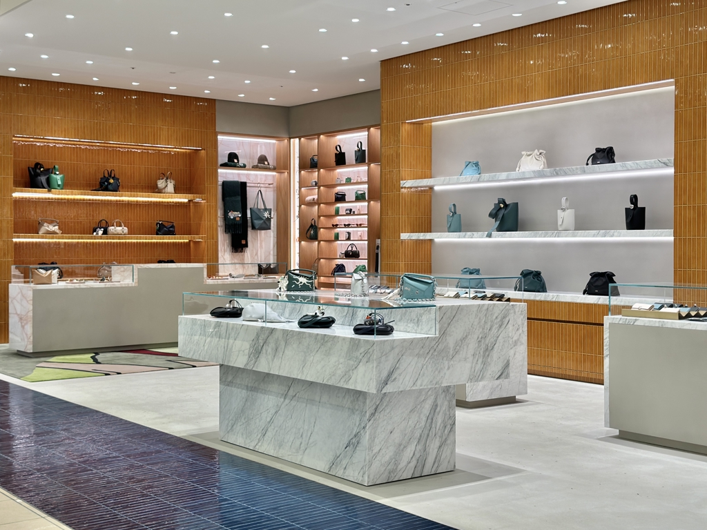 Images LOEWE 岩田屋本店