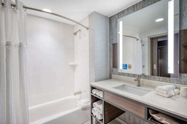 Images Hilton Garden Inn Boston Logan Airport