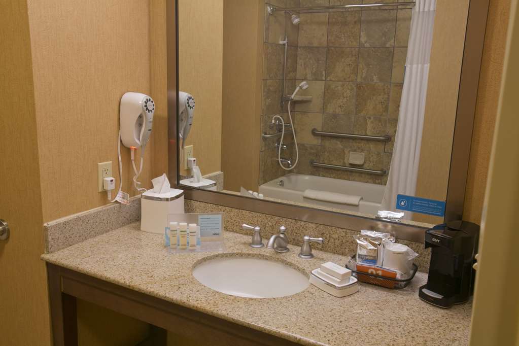 Guest room bath