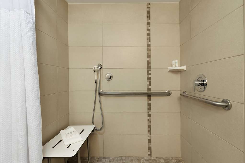 Guest room bath